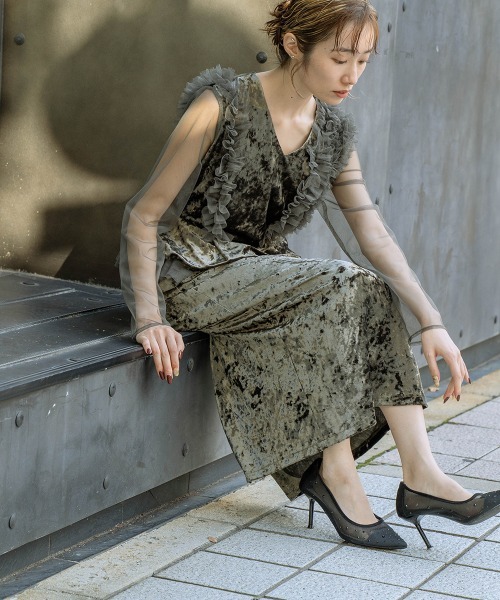 Callarus(カラルス)の「アシメチュールフリルデザインクラッシュベロアワンピースドレス〔Callarus〕(ドレス・レディース・ブルーグレー/カーキ/パープル・M/L/LL)」の11枚目の写真
