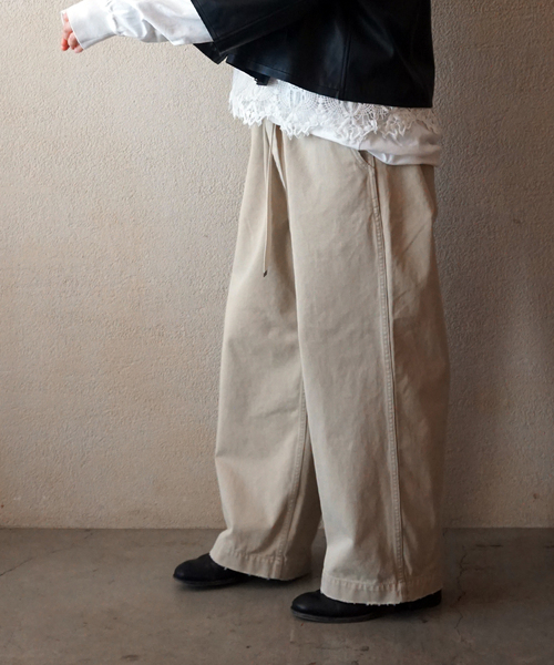 JOURNAL STANDARD LUXE（ジャーナルスタンダード　ラックス）の「ツイルスタンダードチノ（その他パンツ・レディース・ホワイト/ベージュ・SMALL/MEDIUM/LARGE）」の2枚目の写真