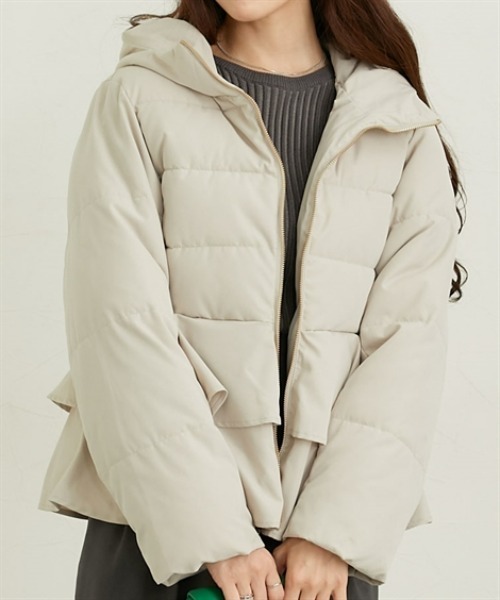 nissen（ニッセン）の「フード付ティア―ドペプラムファイバーダウンジャケット（ダウンジャケット/コート・レディース・ブラック/アイボリー・M/L）」の2枚目の写真