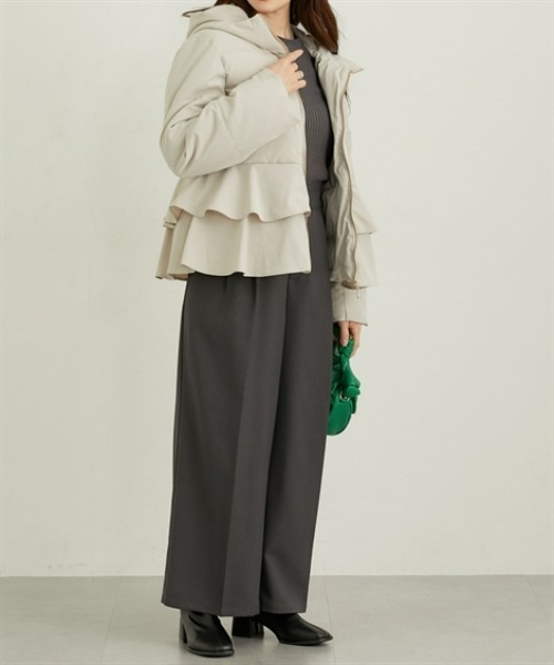 nissen（ニッセン）の「フード付ティア―ドペプラムファイバーダウンジャケット（ダウンジャケット/コート・レディース・ブラック/アイボリー・M/L）」の4枚目の写真