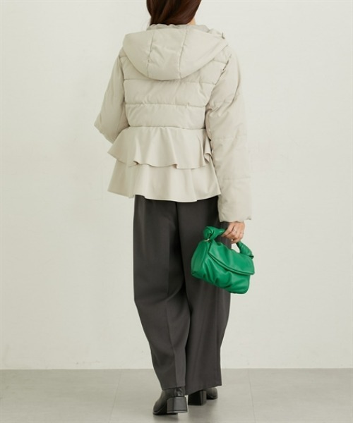 nissen（ニッセン）の「フード付ティア―ドペプラムファイバーダウンジャケット（ダウンジャケット/コート・レディース・ブラック/アイボリー・M/L）」の6枚目の写真