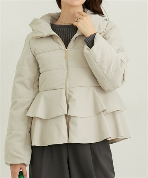 nissen（ニッセン）の「フード付ティア―ドペプラムファイバーダウンジャケット（ダウンジャケット/コート・レディース・ブラック/アイボリー・M/L）」の3枚目の写真