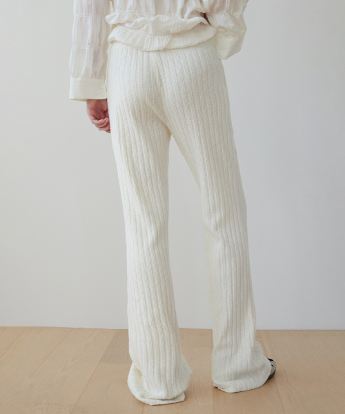 LEVAR（レバー）の「Crepe Layered Slim Pants - Milky Cream（スウェットパンツ・レディース・クリーム・FREE）」の2枚目の写真