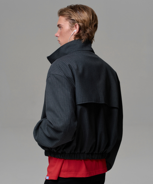 ERA(エラ)の「UNISEX PINSTRIPE HIGHNECK ZIP-UP BLOUSON - CHARCOAL GRAY(ナイロンジャケット・レディース・ダークグレー・SMALL/MEDIUM/LARGE)」の10枚目の写真