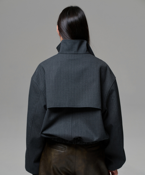 ERA(エラ)の「UNISEX PINSTRIPE HIGHNECK ZIP-UP BLOUSON - CHARCOAL GRAY(ナイロンジャケット・レディース・ダークグレー・SMALL/MEDIUM/LARGE)」の13枚目の写真