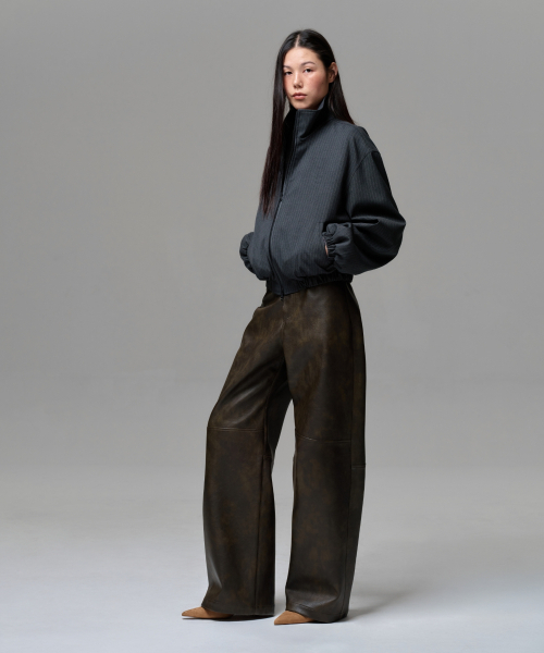 ERA(エラ)の「UNISEX PINSTRIPE HIGHNECK ZIP-UP BLOUSON - CHARCOAL GRAY(ナイロンジャケット・レディース・ダークグレー・SMALL/MEDIUM/LARGE)」の4枚目の写真