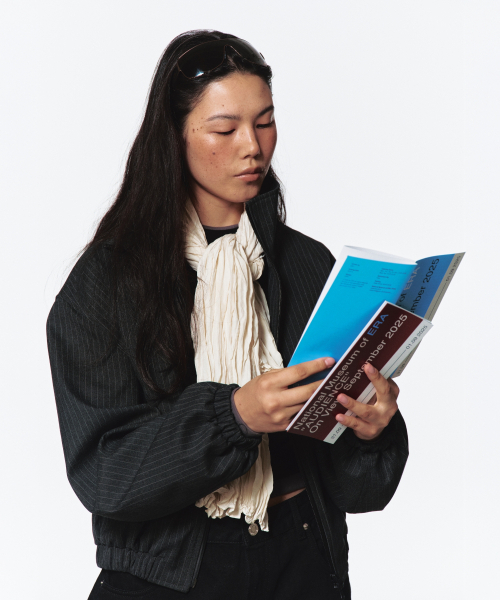 ERA(エラ)の「UNISEX PINSTRIPE HIGHNECK ZIP-UP BLOUSON - CHARCOAL GRAY(ナイロンジャケット・レディース・ダークグレー・SMALL/MEDIUM/LARGE)」の6枚目の写真