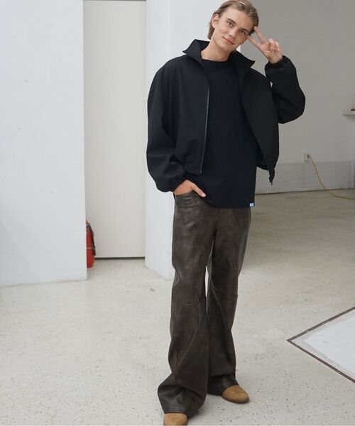 ERA(エラ)の「UNISEX PINSTRIPE HIGHNECK ZIP-UP BLOUSON - CHARCOAL GRAY(ナイロンジャケット・レディース・ダークグレー・SMALL/MEDIUM/LARGE)」の2枚目の写真