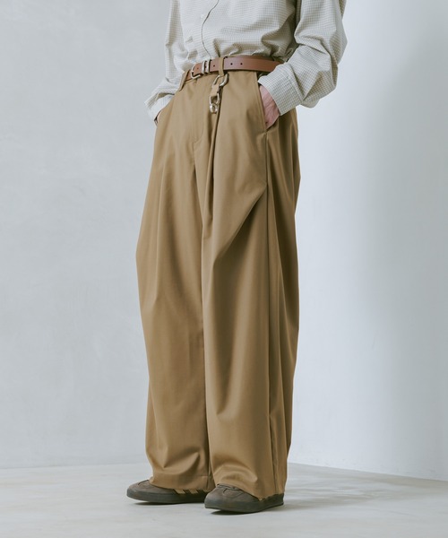 RAGEBLUE(レイジブルー)の「ARCH TUCK 3D Curve Buggy Slacks/バギーワイドスラックス(スラックス・メンズ・ベージュ/グレー系その他/ブラック・LARGE/MEDIUM)」の1枚目の写真