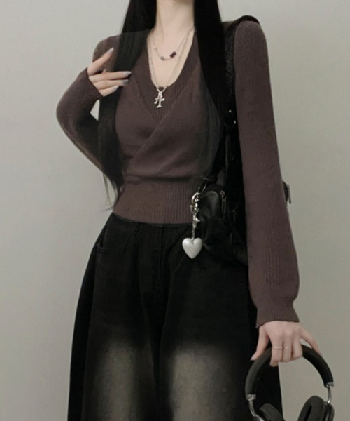 VIVID LADY（ビビッドレディー）の「レイヤード風 ホルターネック カシュクールニットプルオーバー（ニット/セーター・レディース・アイボリー/グレー/ブラウン/ブラック・FREE）」の8枚目の写真