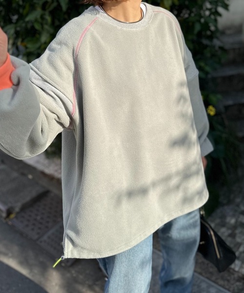 mi via loca（ミヴィアロカ）の「配色フリースボア リブ切替ラグラントップス（スウェット・レディース・ベージュ/グレー・FREE）」の4枚目の写真