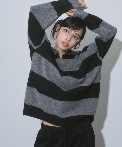 ENVYM(アンビー)の「デニム衿 ボーダー オーバーサイズ ニット(ニット/セーター・レディース・ブルー/ブラック/グレー・FREE)」の2枚目の写真