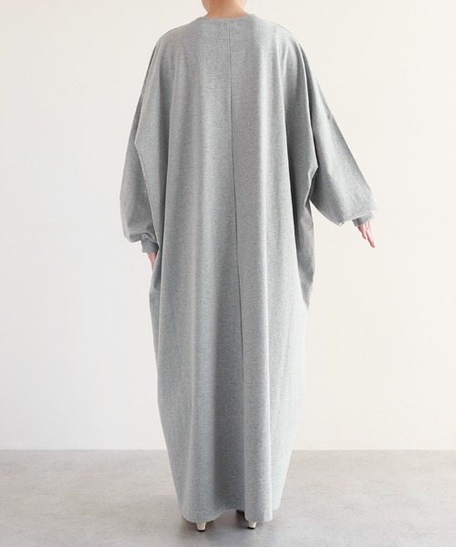 andme(アンドミー)の「ビッグシルエット長袖Tシャツワンピース(ワンピース・レディース・ブラック/杢グレー/キナリ・FREE)」の8枚目の写真