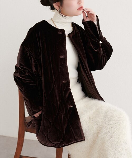 natural couture（ナチュラルクチュール）の「キャンディスリーブベロアコート（ノーカラーコート・レディース・グレイッシュベージュ/ブラック/ピンク/ブラウン・FREE）」の2枚目の写真