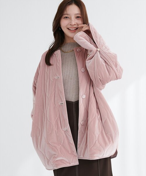 natural couture（ナチュラルクチュール）の「キャンディスリーブベロアコート（ノーカラーコート・レディース・グレイッシュベージュ/ブラック/ピンク/ブラウン・FREE）」の4枚目の写真