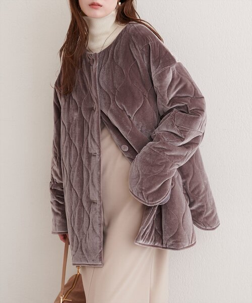 natural couture（ナチュラルクチュール）の「キャンディスリーブベロアコート（ノーカラーコート・レディース・グレイッシュベージュ/ブラック/ピンク/ブラウン・FREE）」の3枚目の写真