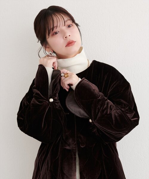 natural couture（ナチュラルクチュール）の「キャンディスリーブベロアコート（ノーカラーコート・レディース・グレイッシュベージュ/ブラック/ピンク/ブラウン・FREE）」の11枚目の写真