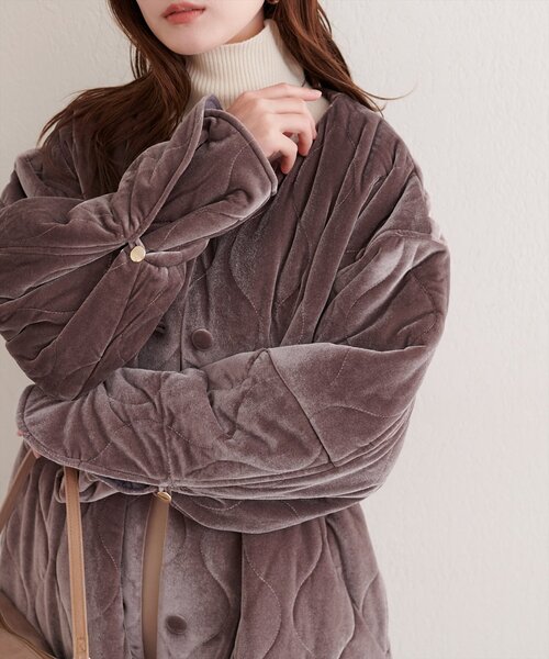 natural couture（ナチュラルクチュール）の「キャンディスリーブベロアコート（ノーカラーコート・レディース・グレイッシュベージュ/ブラック/ピンク/ブラウン・FREE）」の15枚目の写真