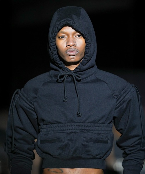 BASICKS（ベイシックス）の「Reconstruction Sweat Hoodie（Tシャツ/カットソー・レディース・グレー/ブラック・M/S）」の2枚目の写真
