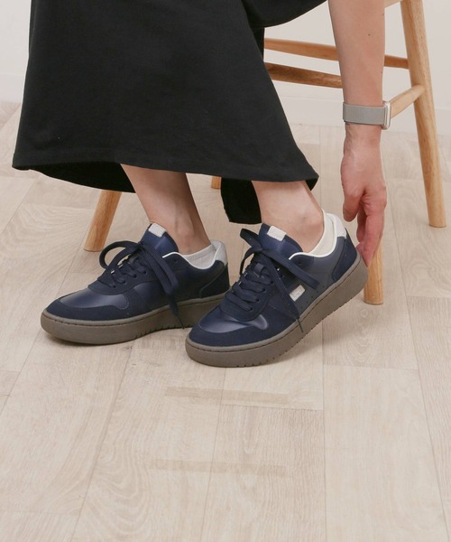 Lee（リー）の「Lee 本革スニーカー（スニーカー・レディース・ホワイト/ネイビー・24.5cm/24cm/23.5cm/23cm）」の3枚目の写真