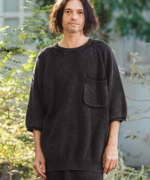CAMBIO(カンビオ)の「mn3220- Waffle Pigment Raglan Short Sleeve Pocket Knit Pullover ラグランポケットクルーネックニット(CMP-261-002)(ニット/セーター・メンズ・ネイビー/グレー/ブラック・L/M/S)」の2枚目の写真