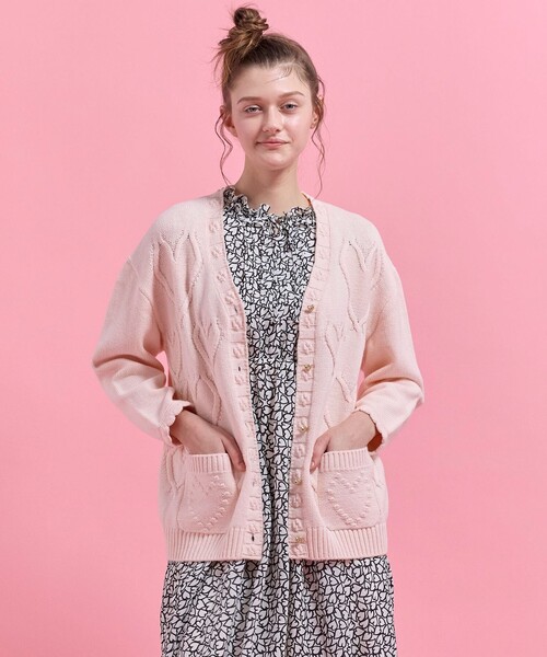 TOCCA（トッカ）の「HEART HUG KNIT カーディガン（カーディガン/ボレロ・レディース・アイボリー系/ピンク系・F）」の2枚目の写真