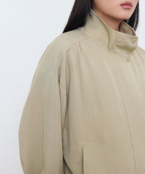 MUSINSA STANDARD WOMAN（ムシンサスタンダードウーマン）の「ウィメンズ RN ハイネックシャーリングブルゾンジャケット [ライトベージュ]（ブルゾン・レディース・その他・S/M/L）」の5枚目の写真