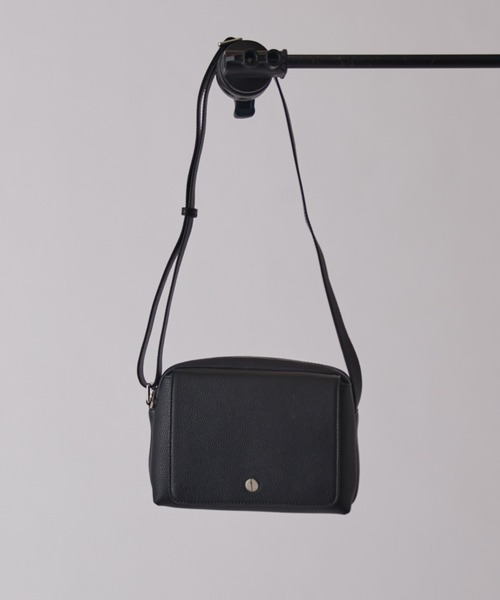 Lui's（ルイス）の「レザーフラップバッグM（ショルダーバッグ・メンズ・ブラック・FREE）」の2枚目の写真