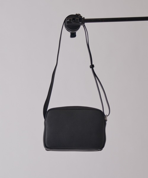 Lui's（ルイス）の「レザーフラップバッグM（ショルダーバッグ・メンズ・ブラック・FREE）」の3枚目の写真