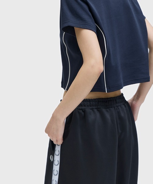 FRED PERRY(フレッドペリー)の「Taped Track Shorts/テープトラックショートパンツ(その他パンツ・レディース・ブラック・12/10/8)」の15枚目の写真