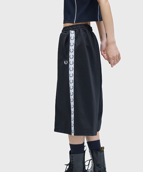 FRED PERRY(フレッドペリー)の「Taped Track Shorts/テープトラックショートパンツ(その他パンツ・レディース・ブラック・12/10/8)」の11枚目の写真