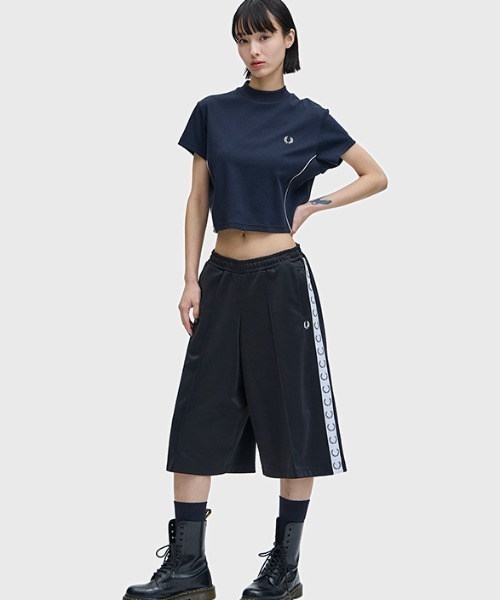 FRED PERRY(フレッドペリー)の「Taped Track Shorts/テープトラックショートパンツ(その他パンツ・レディース・ブラック・12/10/8)」の8枚目の写真