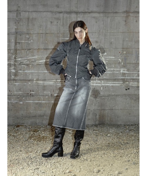 JOHN LAWRENCE SULLIVAN(ジョンローレンスサリバン)の「WASHED DENIM GATHERED SKIRT(デニムスカート・レディース・インディゴブルー/ブラック・X-SMALL/SMALL/MEDIUM)」の3枚目の写真