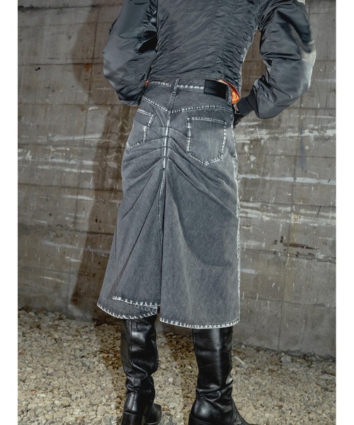 JOHN LAWRENCE SULLIVAN(ジョンローレンスサリバン)の「WASHED DENIM GATHERED SKIRT(デニムスカート・レディース・インディゴブルー/ブラック・X-SMALL/SMALL/MEDIUM)」の4枚目の写真