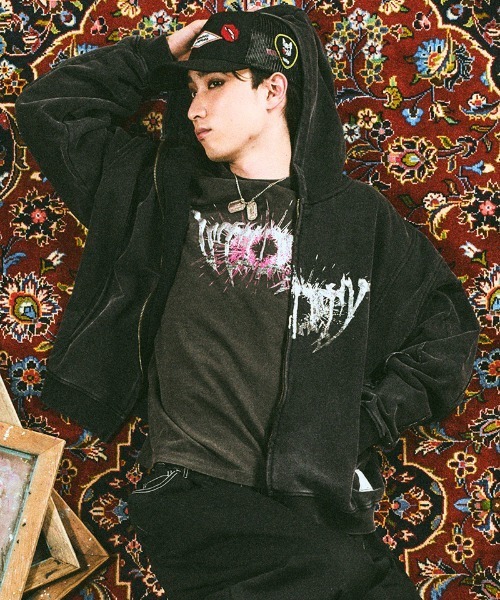 EFFECTEN(エフェクテン)の「mpa4043-Utility metal logo zip hoodie パーカー(efsal-03)(パーカー・メンズ・チャコール/ブラック/キャメル・L/M/S)」の2枚目の写真