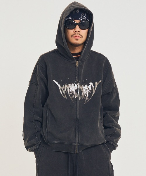 EFFECTEN(エフェクテン)の「mpa4043-Utility metal logo zip hoodie パーカー(efsal-03)(パーカー・メンズ・チャコール/ブラック/キャメル・L/M/S)」の13枚目の写真