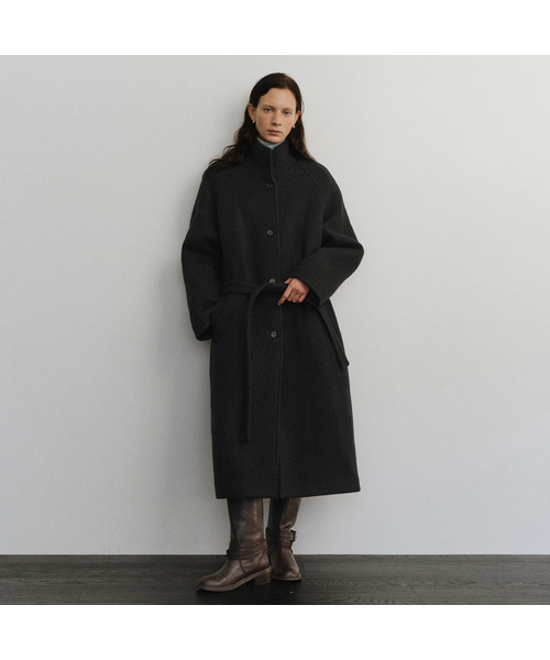 URAGO(ユラーゴ)の「Wool high neck belted coat_Dark navy(チェスターコート・レディース・ダークグレー・FREE)」の1枚目の写真