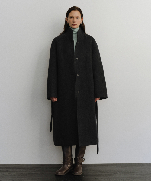 URAGO(ユラーゴ)の「Wool high neck belted coat_Dark navy(チェスターコート・レディース・ダークグレー・FREE)」の4枚目の写真