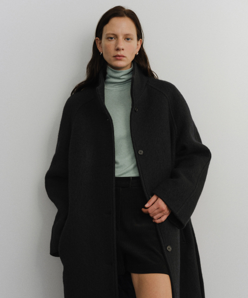 URAGO(ユラーゴ)の「Wool high neck belted coat_Dark navy(チェスターコート・レディース・ダークグレー・FREE)」の5枚目の写真