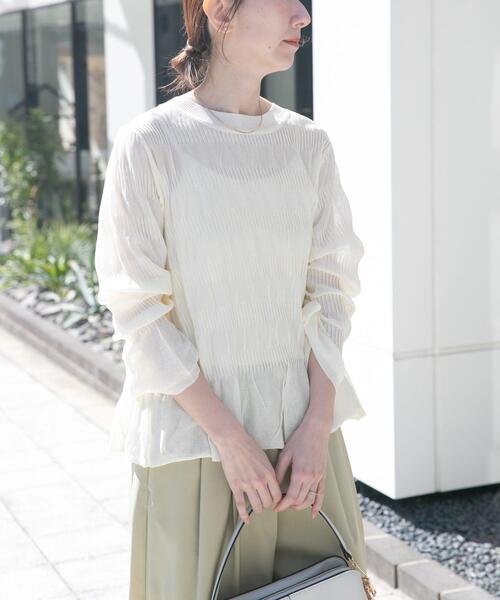 ITEMS URBANRESEARCH(アイテムズ アーバンリサーチ)の「シャーリングフレアスリーブニット(ニット/セーター・レディース・ネイビー/ラベンダー/オフホワイト・FREE)」の5枚目の写真