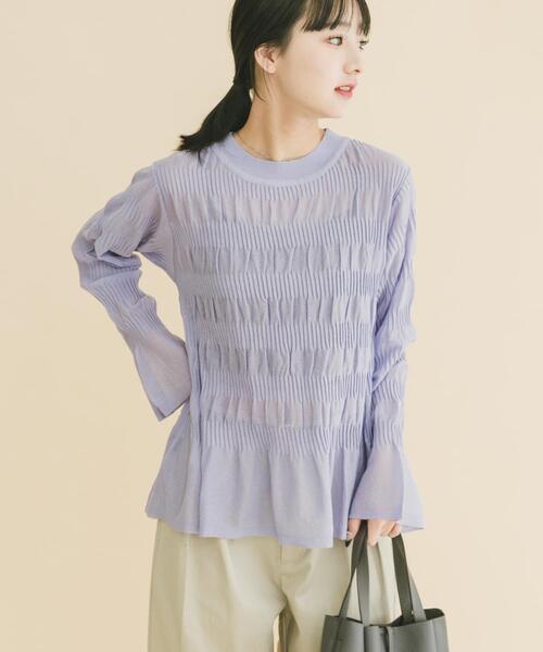 ITEMS URBANRESEARCH（アイテムズ アーバンリサーチ）の「シャーリングフレアスリーブニット（ニット/セーター・レディース・ネイビー/ラベンダー/オフホワイト・FREE）」の20枚目の写真