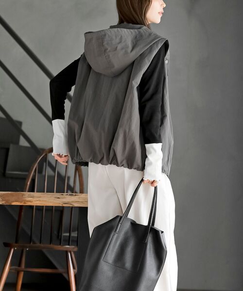 rps（アールピーエス）の「ナイロンフードベスト（ベスト・レディース・チャコールグレー/ブラック/ライトカーキ・フリー）」の6枚目の写真