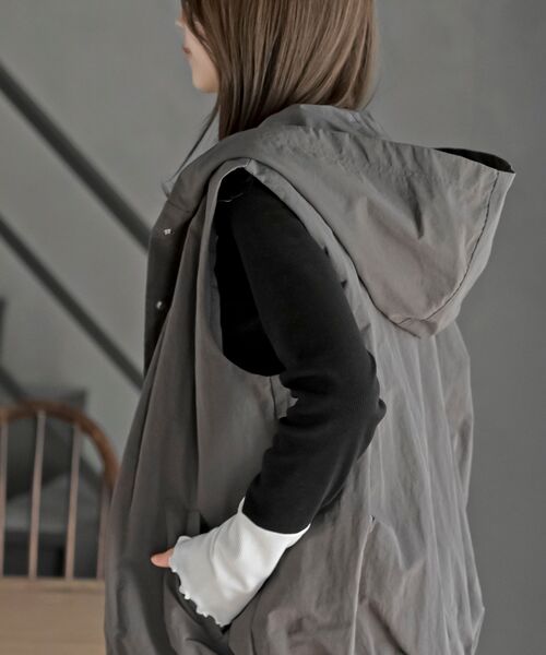 rps（アールピーエス）の「ナイロンフードベスト（ベスト・レディース・チャコールグレー/ブラック/ライトカーキ・フリー）」の9枚目の写真