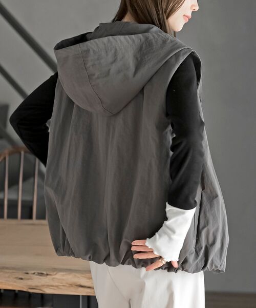 rps（アールピーエス）の「ナイロンフードベスト（ベスト・レディース・チャコールグレー/ブラック/ライトカーキ・フリー）」の10枚目の写真