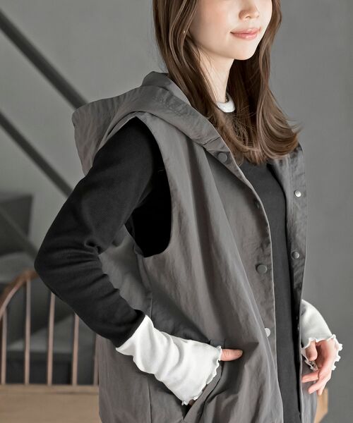 rps（アールピーエス）の「ナイロンフードベスト（ベスト・レディース・チャコールグレー/ブラック/ライトカーキ・フリー）」の11枚目の写真