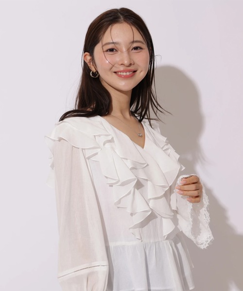 Apuweiser-riche（アプワイザーリッシェ）の「レースディテールフリルブラウス（シャツ/ブラウス・レディース・ライトブルー/ホワイト/ピンク・2/1）」の9枚目の写真