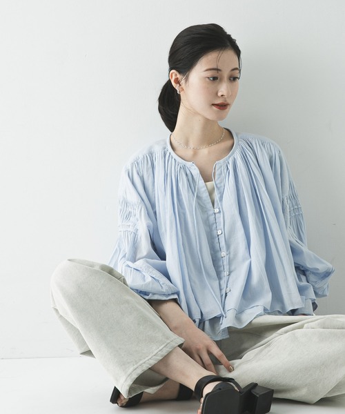 URBAN RESEARCH（アーバンリサーチ）の「コットンボイルギャザーショートブラウス（シャツ/ブラウス・レディース・ブラウン/ブルー系その他/イエロー/オフホワイト・FREE）」の6枚目の写真