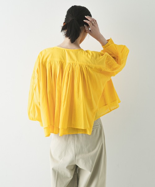 URBAN RESEARCH（アーバンリサーチ）の「コットンボイルギャザーショートブラウス（シャツ/ブラウス・レディース・ブラウン/ブルー系その他/イエロー/オフホワイト・FREE）」の17枚目の写真