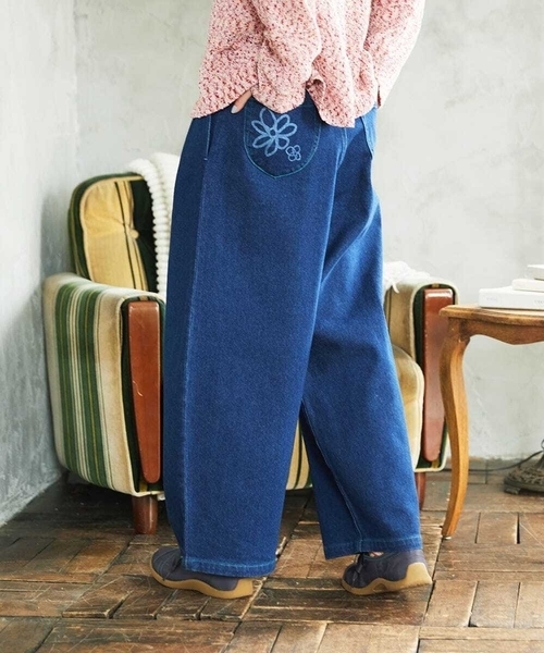 Jocomomola(ホコモモラ)の「デニムカーブシルエットパンツ(その他パンツ・レディース・ネイビー・42/40)」の4枚目の写真