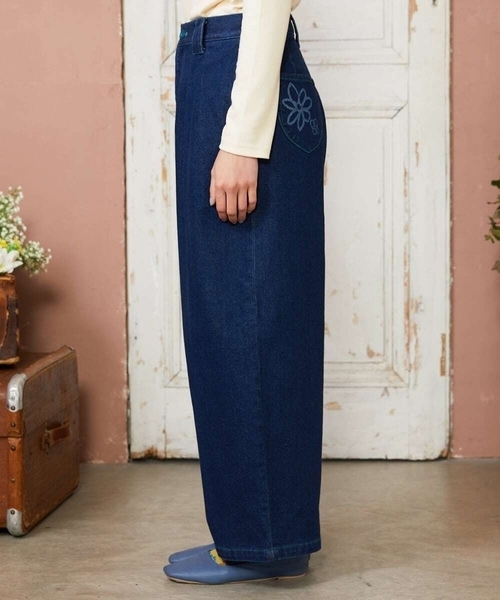 Jocomomola(ホコモモラ)の「デニムカーブシルエットパンツ(その他パンツ・レディース・ネイビー・42/40)」の13枚目の写真